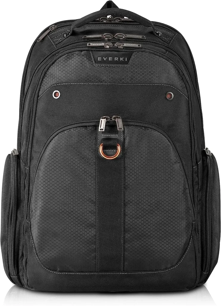 ein schwarzer Rucksack mit Reißverschluss