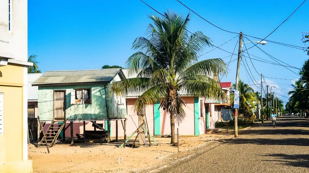Hopkins, Belize: Colorful house